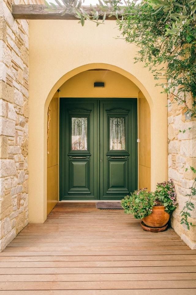 The arched entrance of Ariti Villa