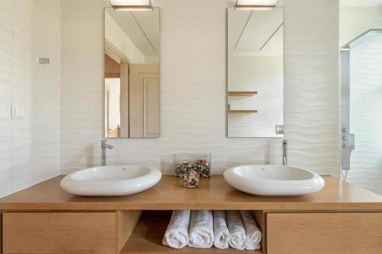Bathroom with double basin