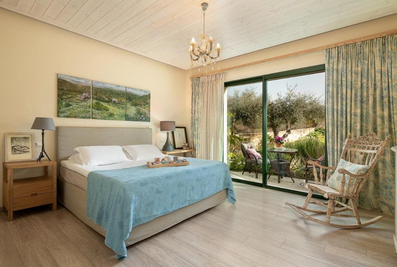 Bedroom with garden view